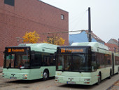 Bus 440 und Gelenkbus 533 am Europaplatz